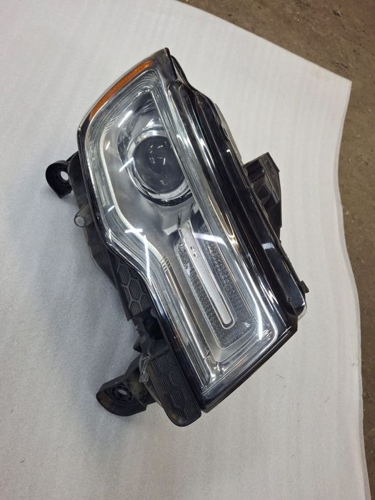 Lampa Jeep Grand Cherokee WK2 oryginał xenon
