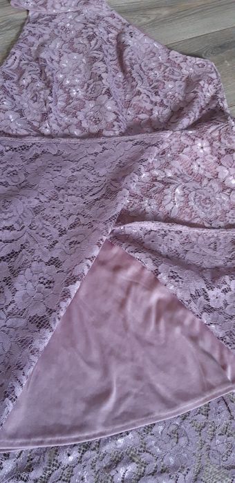 Elegancka asymetryczna sukienka