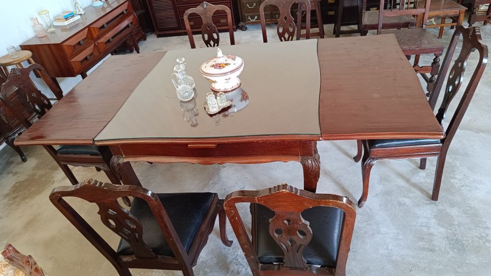 Mesa Queen Anne com 6 cadeiras