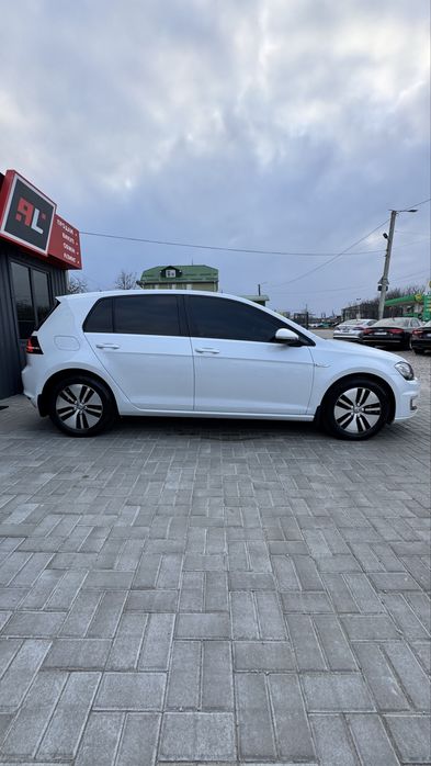 Volkswagen E-Golf Фольксваген Е-Гольф 2016 р 24 кВт ЗАПАС ХОДУ 120 км.