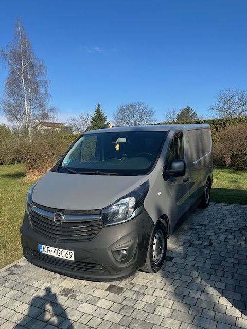 Opel Vivaro  Sprzedam Opel Vivaro wersja B L1H1 z 2014 roku