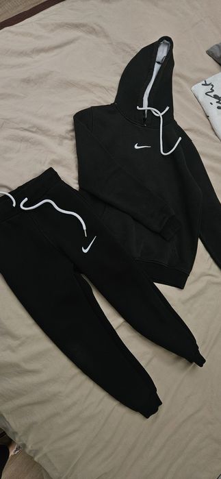 Sprzedam dres  Nike 140