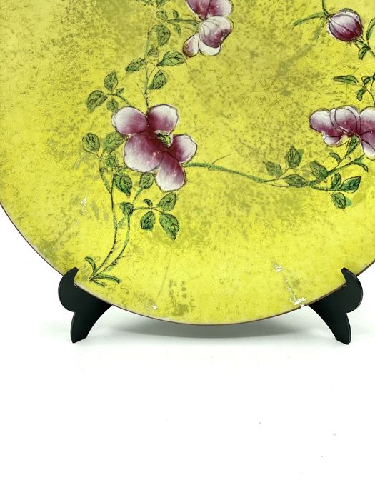 Prato chinês em esmalte amarelo dinastia Qing