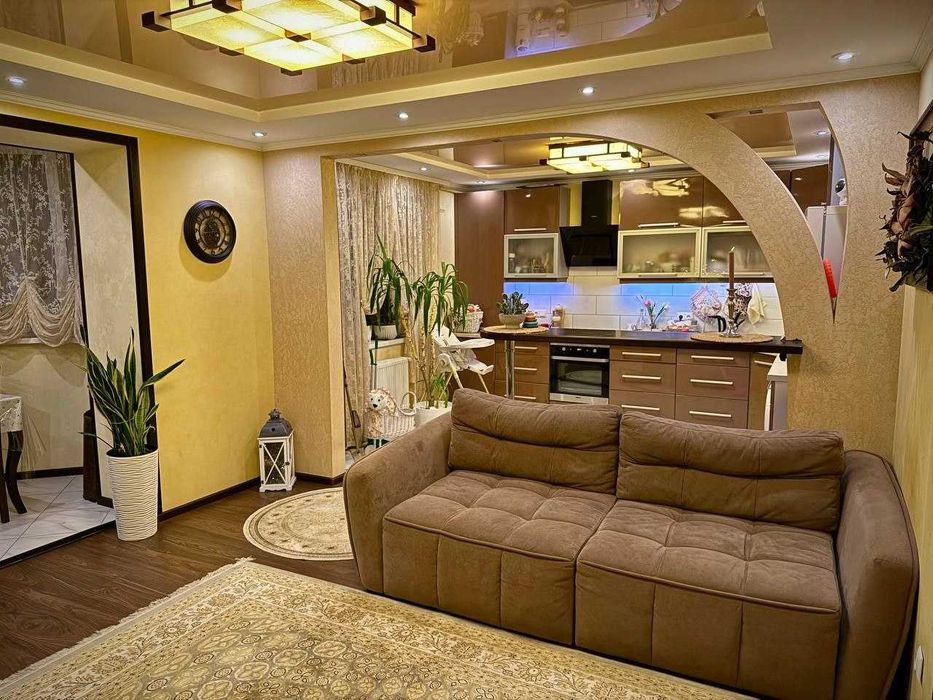 Продаж двоповерхової 3-кімнатної квартири за дуже вигідною ціною.