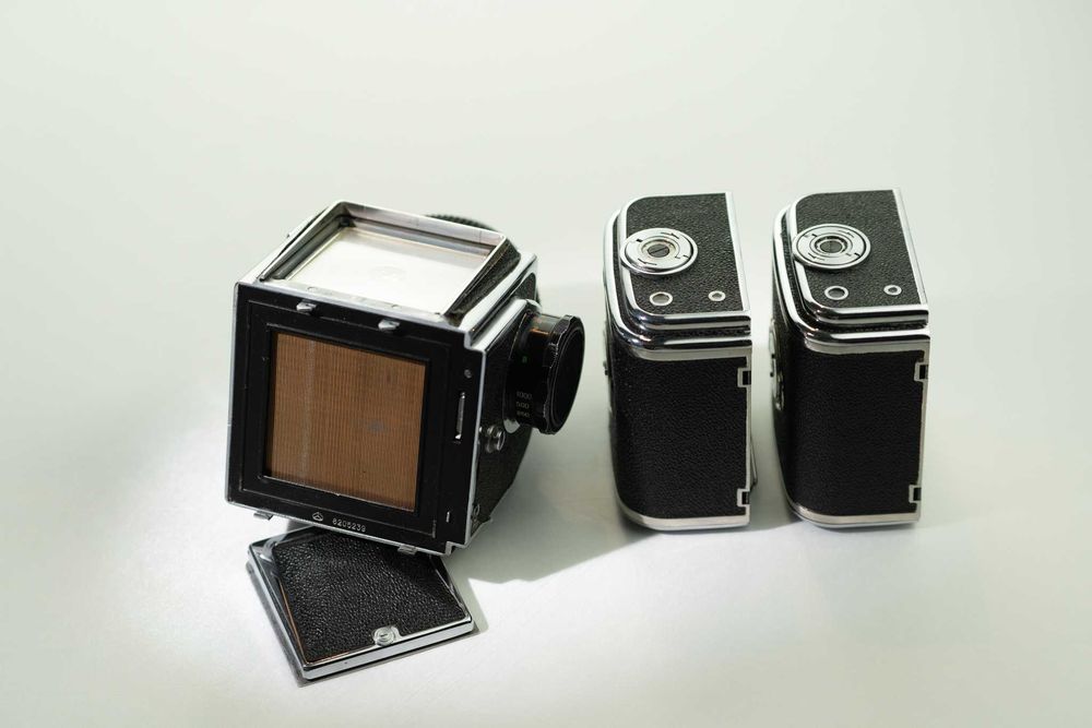 Kiev 88 com Lente 80mm f/2.8 + 2 Backs de Filme – Vende-se no Estado