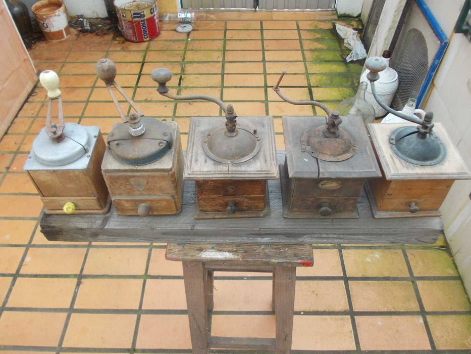 Lote Coleção de 4 Moinhos de Café Antigos