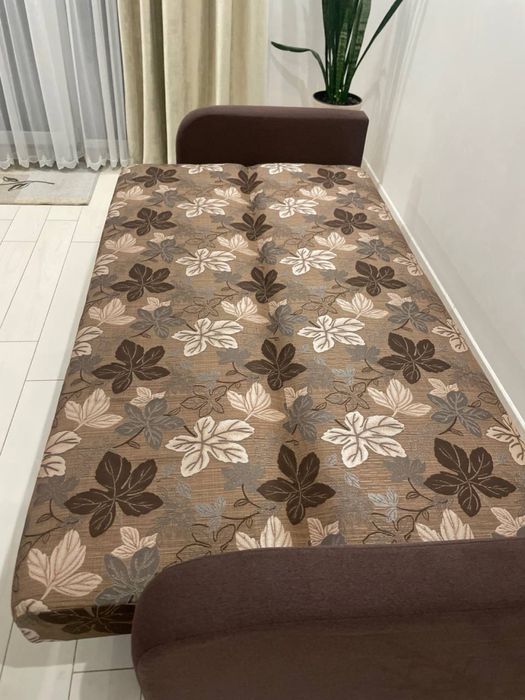 Диван б/у в ідеальному стані .