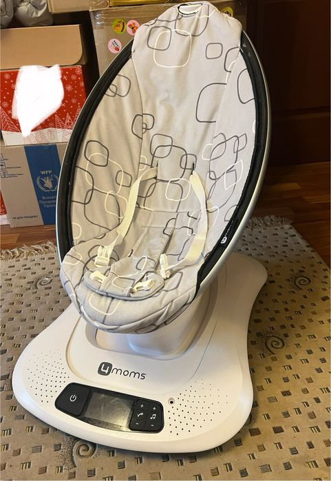 Укачувальний центр    “4 moms”