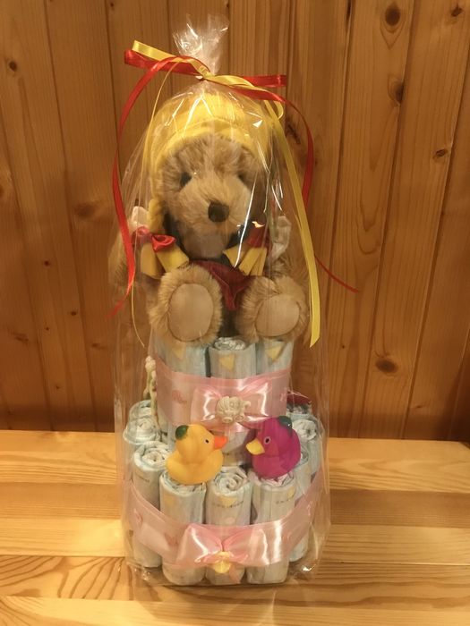 Tort z pieluch PAMPERS z maskotka