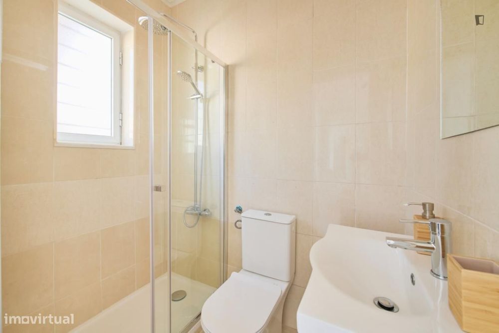 Quarto - localizado em Entrecampos Lisbon
