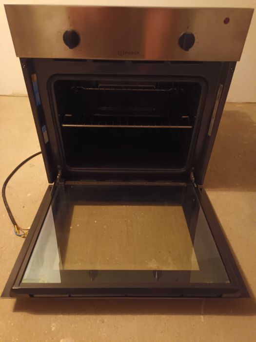 Forno indesit novo