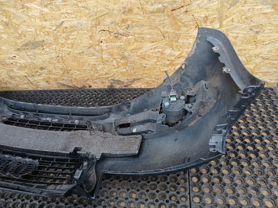 Audi A3 8P Lift Zderzak Przód Ly7G Halogeny