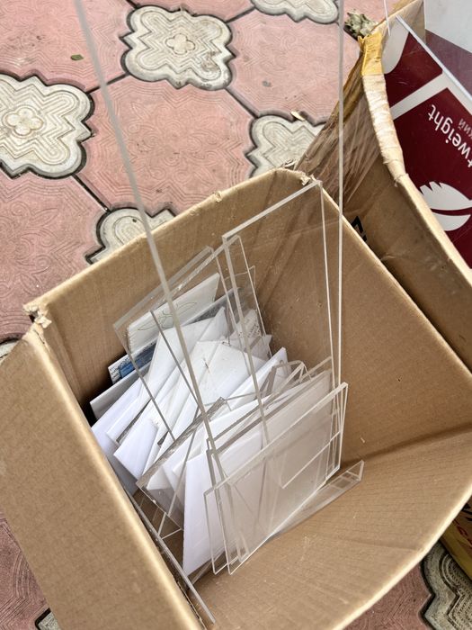 Розпродаж шматків оргскла