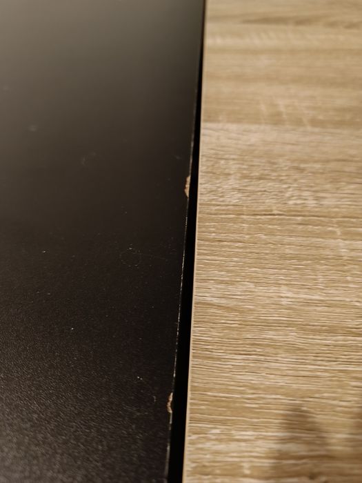 Biurko z szufladami i otwieranym schowkiem