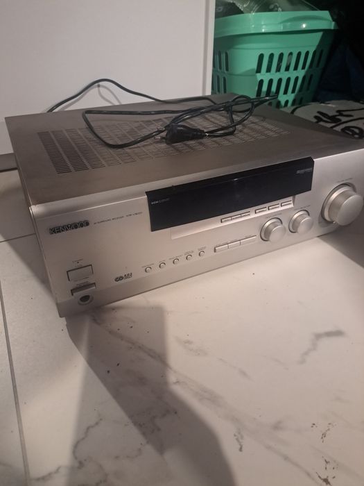 Amplituner Kenwood w wersji 5.1 lub stereo