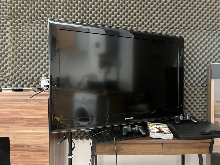 Playstation 3 dwa pady telewizor dwie gry