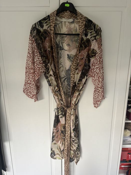 Cream kimono z paskiem w kolorach ziemi narzutka pareo na plaze