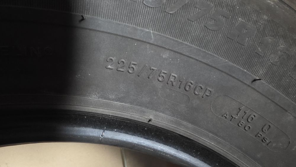 Opony Michelin 225/75/16c,520zł