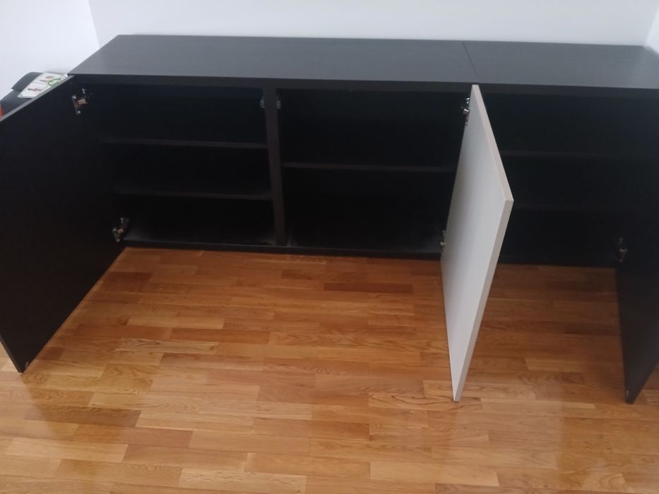 Aparador sala com 3 portas e prateleiras. Castanho e bege