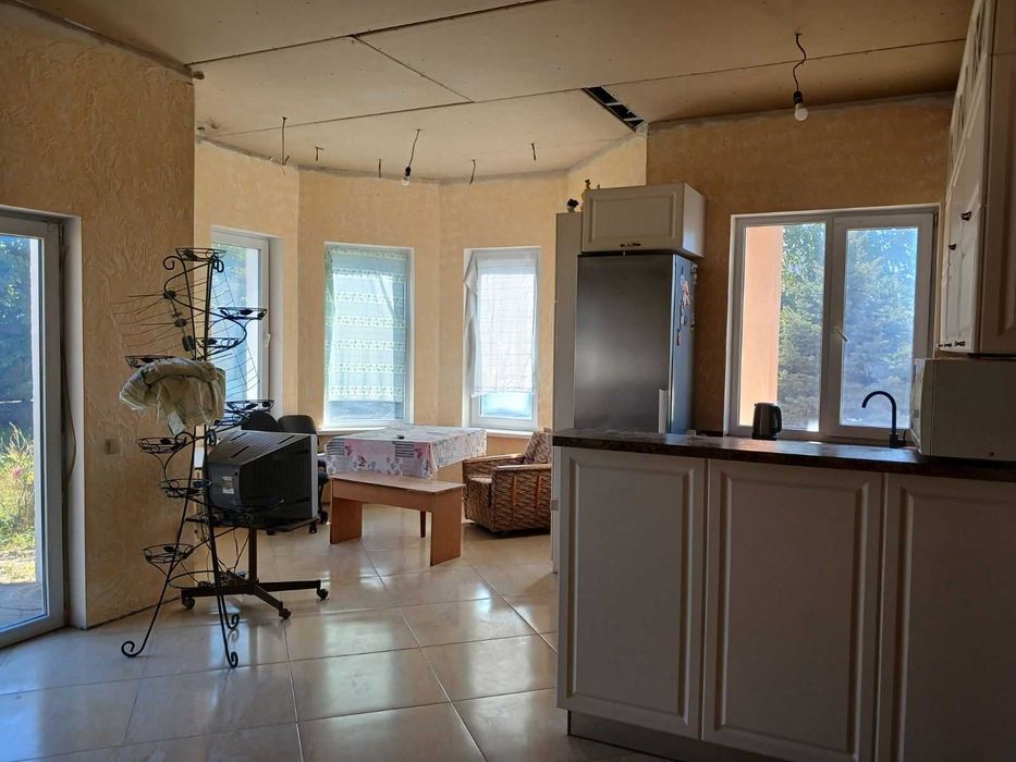 Будинок з незавершеним ремонтом 178м.кв. з гаражем