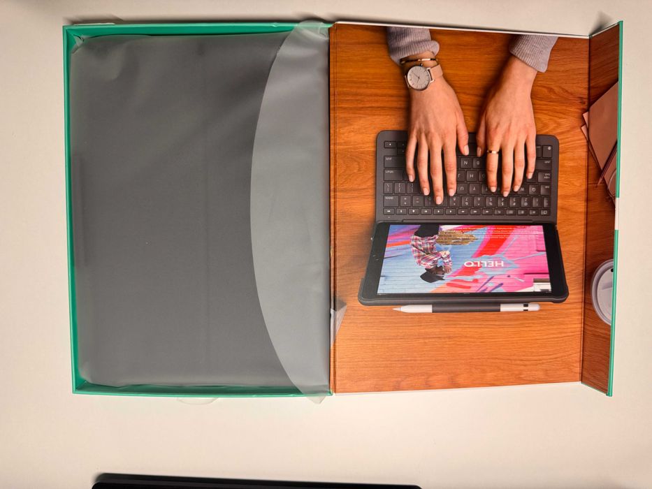 Klawiatura LOGITECH slim folio dla IPAD 7,8,9 generacji NOWA