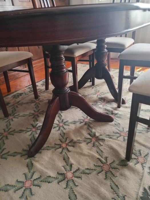 Mesa de jantar e 6 cadeiras