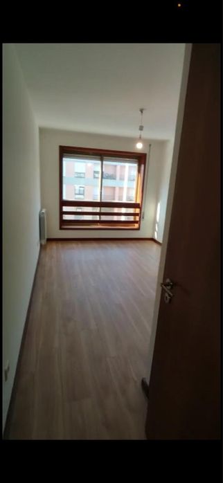 T2 c/ lugar de garagem para arrendar