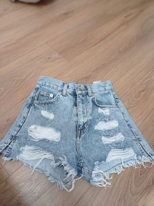 Продам джинсовые шорты