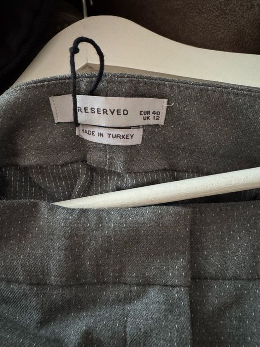 Сірі жіночі штани класичні від reserved uk 12/40/L розмір