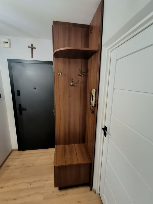 Garderoba do przedpokoju z siedziskiem