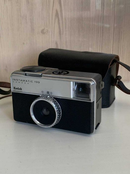 Вінтажний фотоапарат Kodak Instamatic 133 (Germany, 1970s, реквізит)