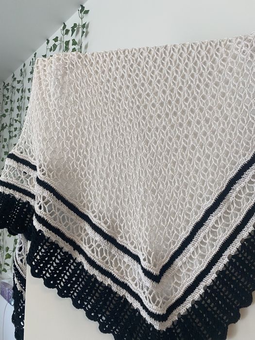 Chusta handmade boho szydełkowa narzutka biało-czarna bawełna ażurowa