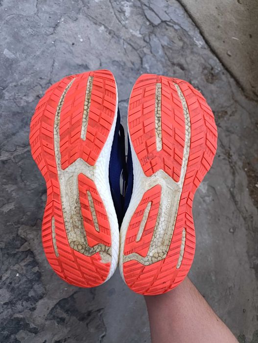 Кросівки бігові Saucony 28.5 cm