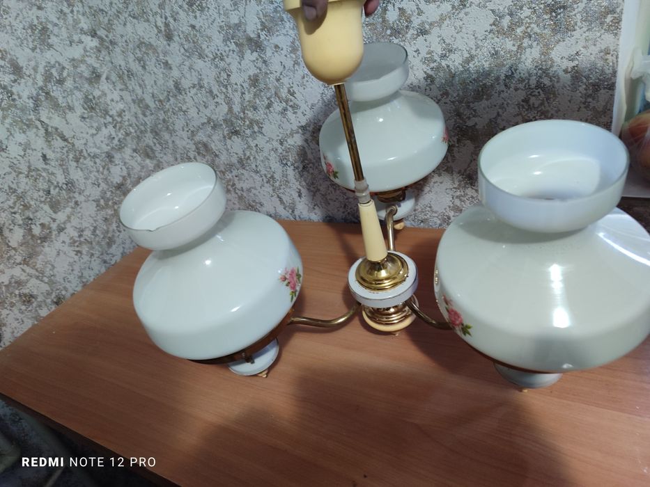 Люстра на 3 плафона в хорошем состоянии