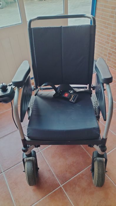 Cadeira de rodas elétrica