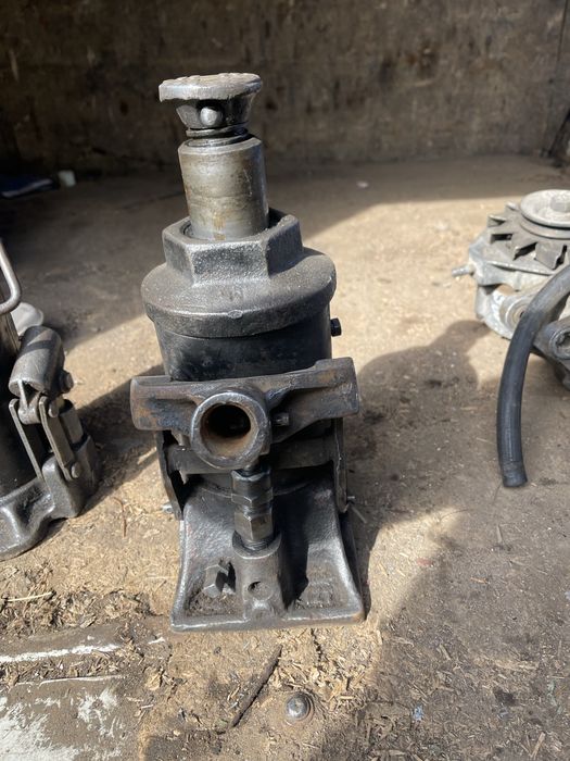 Домкрат гидравлический (12т)