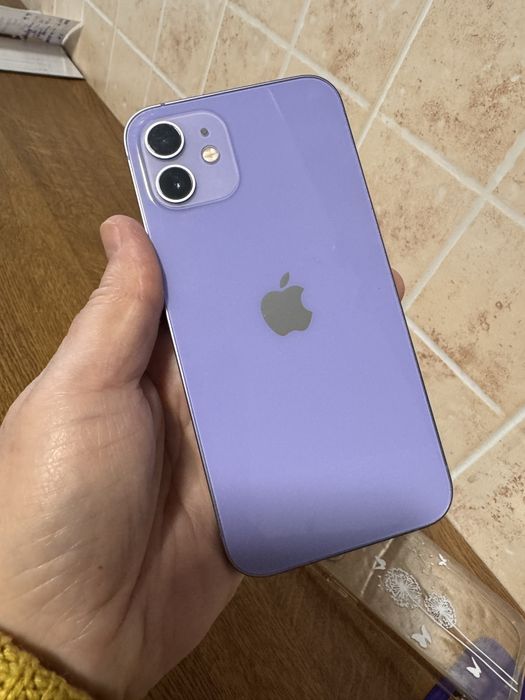 Продам iPhone 12
