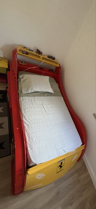 Cama de criança carro Ferrari