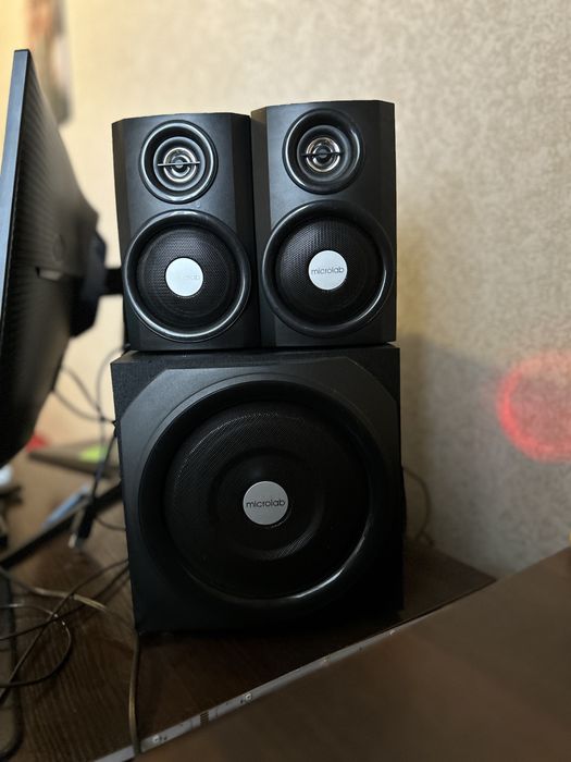 Колонки MICROLAB з самбуфером