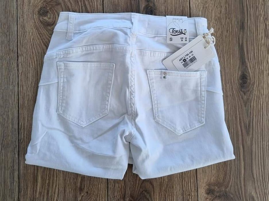 Spodnie Jeans Toxic model 750 rozmiar M białe wyprzedaż