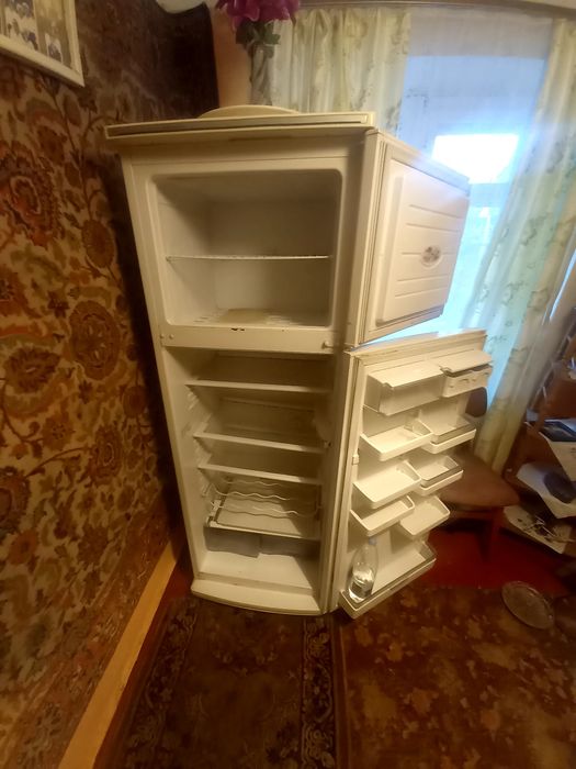 Продам холодильник двохкамерний