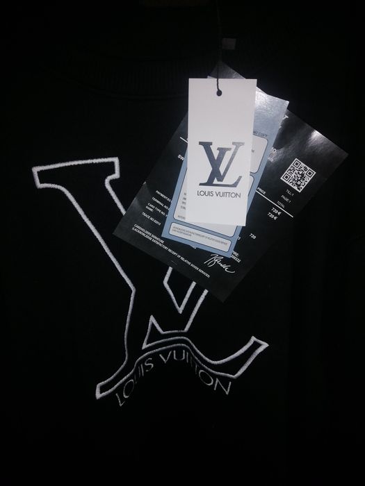 Sweat Lv preta registada