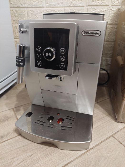 Кавоварка ковова машинка DeLonghi ECAM