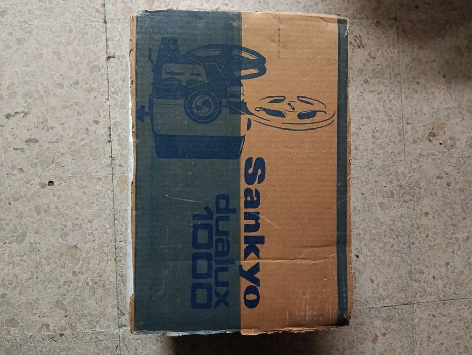 Projetor de filmes Sankyo Dualux 1000
