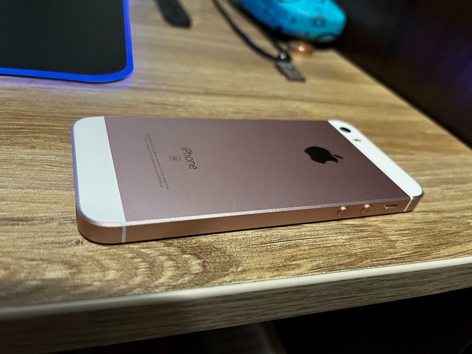 Продам Iphone SE rose gold 32gb