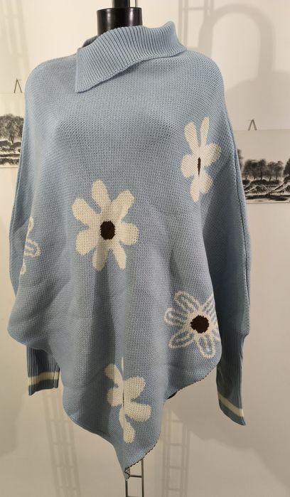 Asymetryczny sweter z kwiatowym wzorem oversize