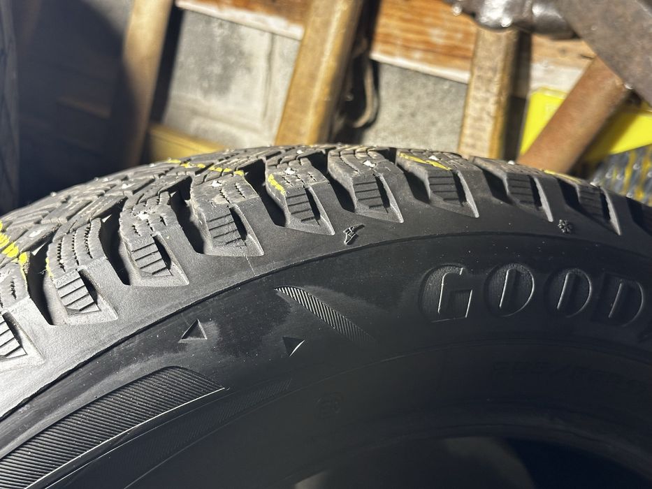 Goodyear 225 55 r17 стан Нових