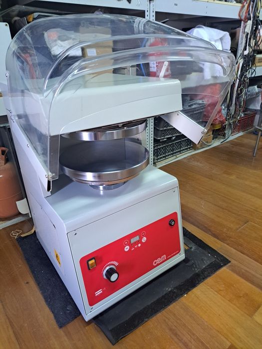 Formadora automática de bases de pizza