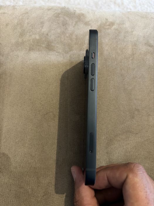 Vendo Iphone 14 64 gigas estado de bateria 77%