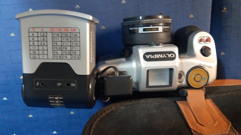 Viaturas Militares blindadas e máquina fotográfica